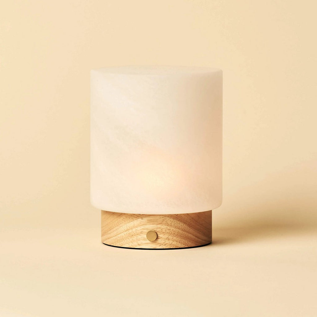 Pien lichtbruine houten tafellamp - oplaadbaar, dimbaar en tot 100 uur batterij