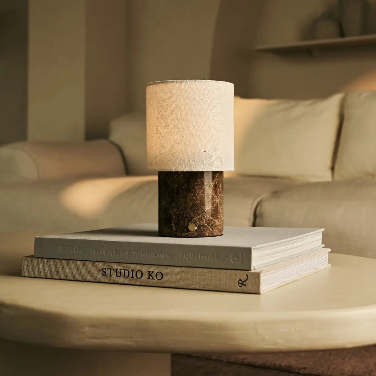 Dou Brown / Emperador Donker - Marble oplaadbare tafellamp - Draadloos, 3 lichte modi en met linnen verwisselbare lampenkap