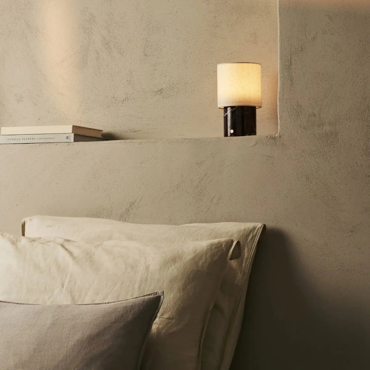 Dou Brown / Emperador Donker - Marble oplaadbare tafellamp - Draadloos, 3 lichte modi en met linnen verwisselbare lampenkap