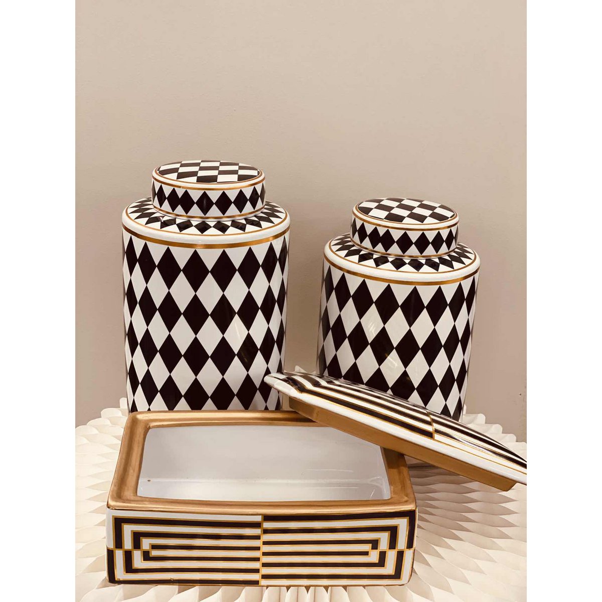 Moderne huisdecoratie opbergdoos met zwart-wit gouden rand