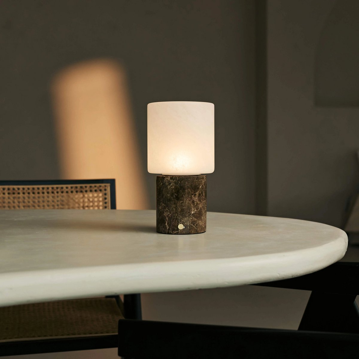Cuyp Brown / Emperador Dark - Marble Laidable Table Lamp - Draadloos, USB -oplaadbaar en maximaal 100 uur looptijd