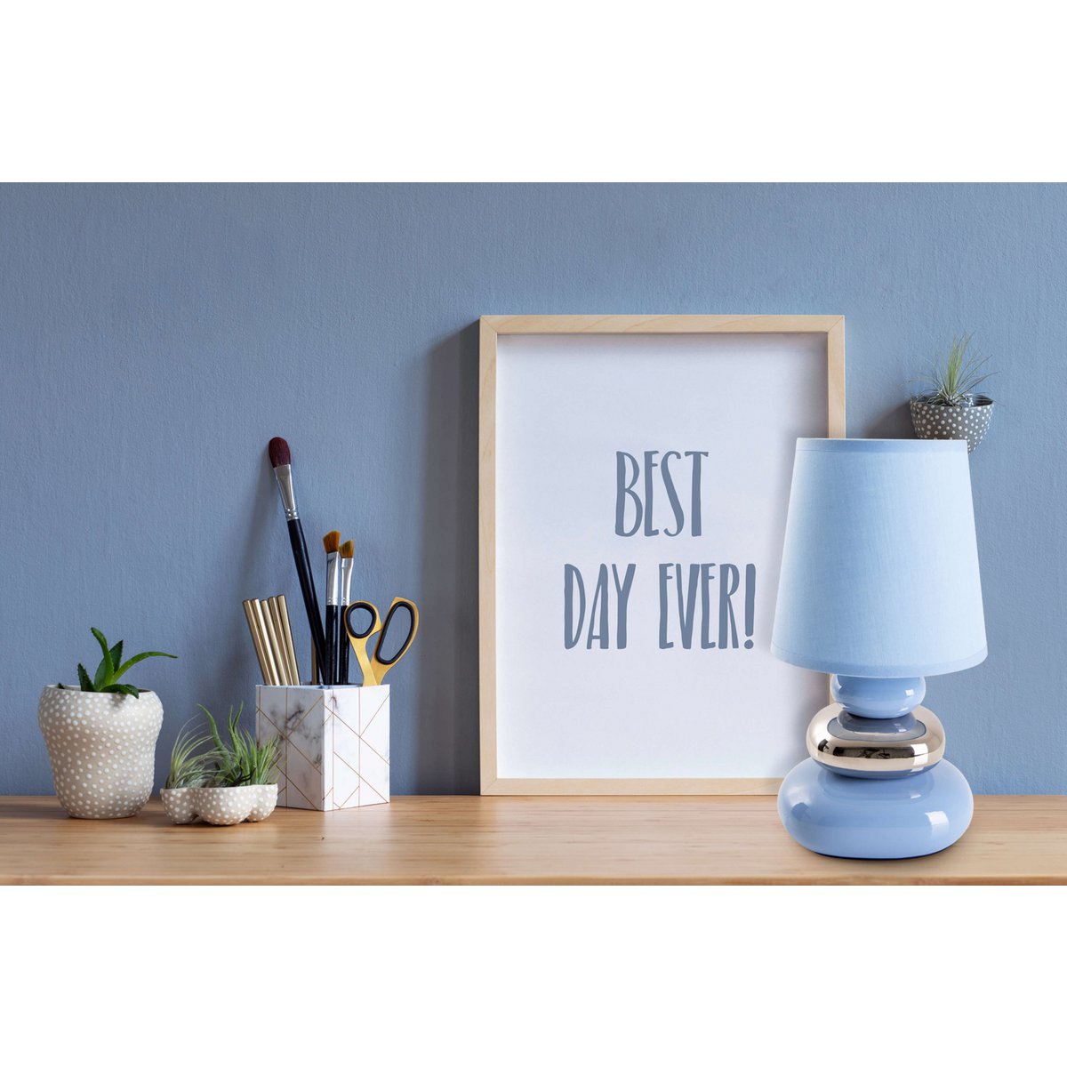 Liv · Houten tafellamp met linnen kap — blauw