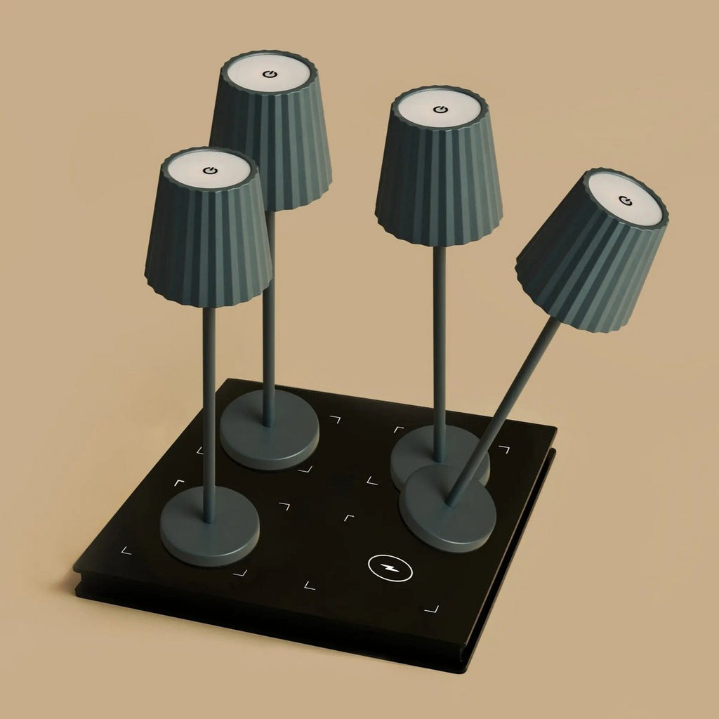 Combi Set Professional-4 X Maya Stone Gray Oplaadbare tafellampen en 1 x Amstel Wireless Laying Station met Qi-Technology