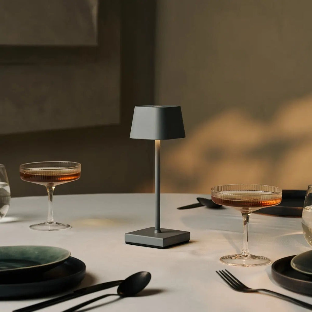 Sarphati Mini Mouse Grijs Draadloze tafellamp -WiReless oplaadbaar via laadstation, dimbare lamp en 3 lichtmodi