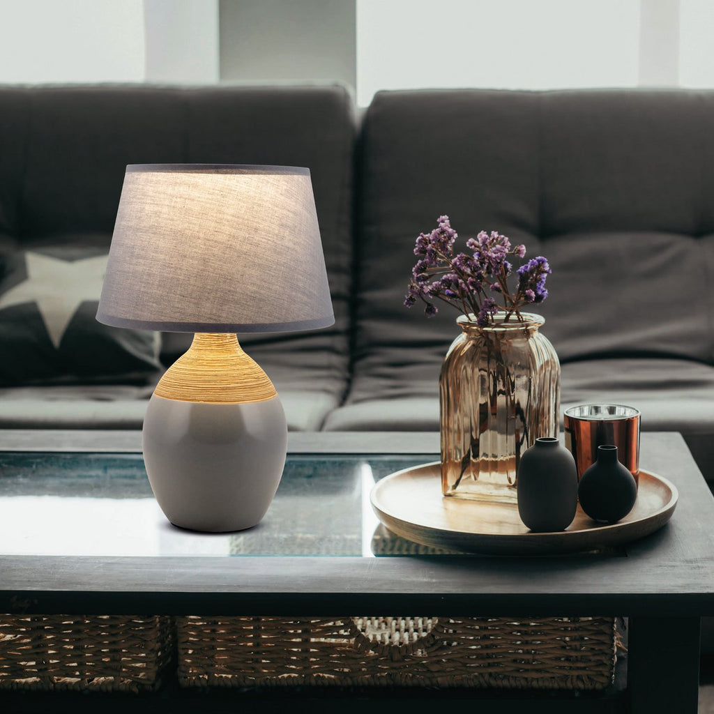 Liv · Houten tafellamp met linnen kap — grijs