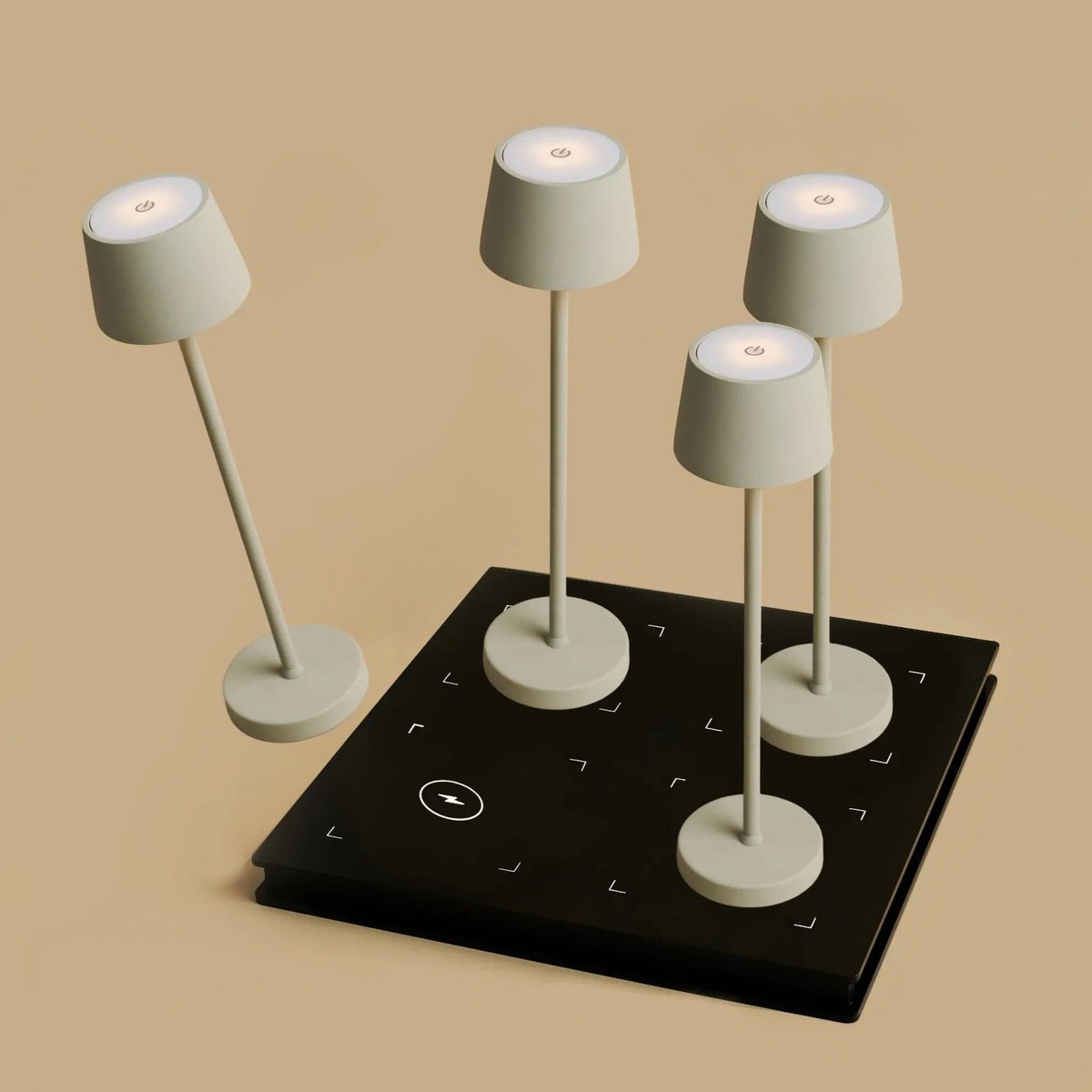 Combi Set Professional-4 X Vondel Mini Shadow Gray Oplaadbare tafellampen & 1 x Amstel Wireless Lay Station met Q1-Technology