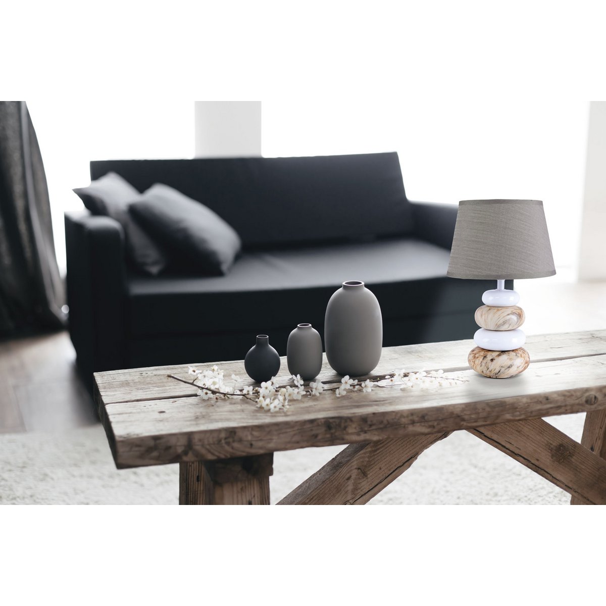Liv · Houten tafellamp met linnen kap