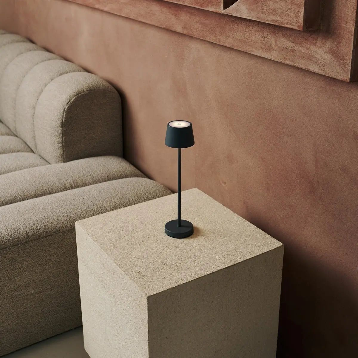 Vondel Mini Stone Gray Oplaadbare en draadloze lamp perfect voor horeca -industrie - draadloos oplaadbaar via laadstation