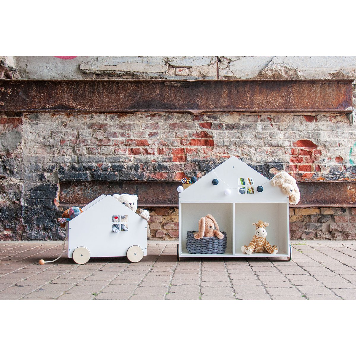 Kinderboekenplank op wielen "HUS", wit