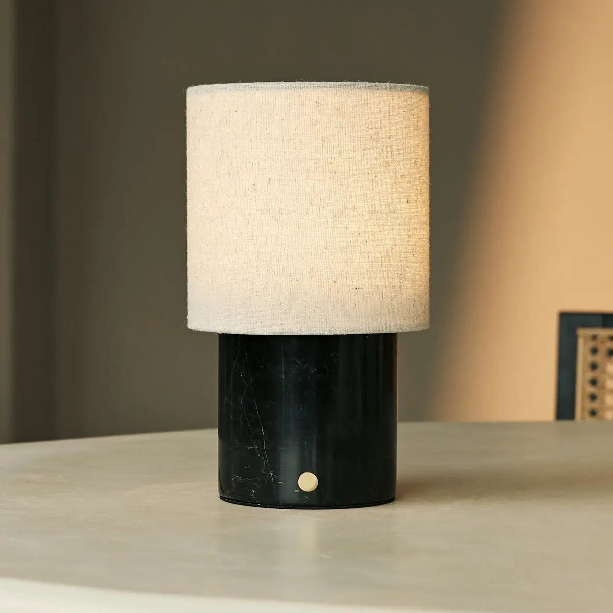 Onoda Black / Nero Marquina - Marmeren oplaadbare tafellamp - met linnen verwisselbare lampenkap en oplaadbaar ontwerp