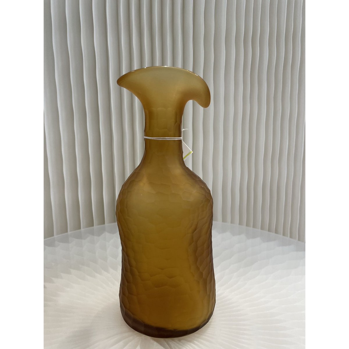 vintage amberkleurige glazen vaas klein formaat: H30cm B: 7cm