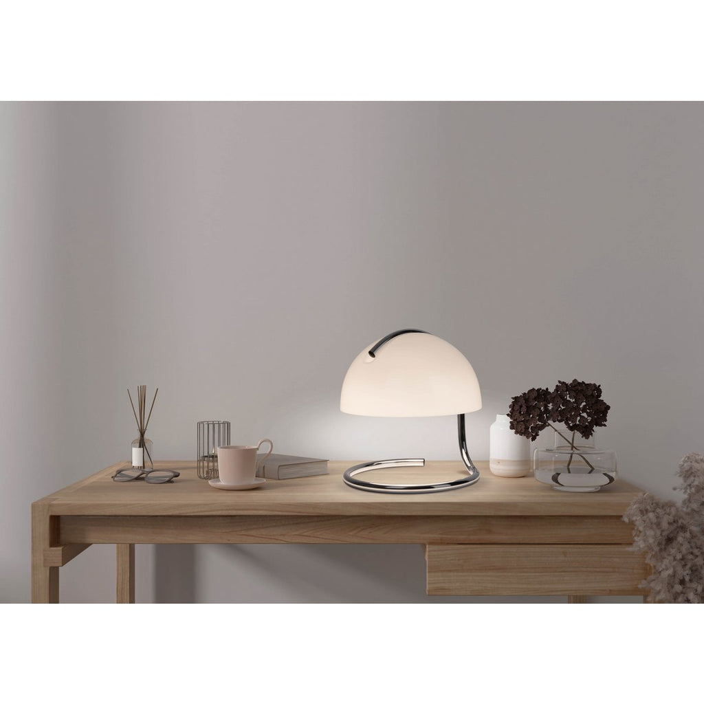 Liv · Houten tafellamp met linnen kap — chroom