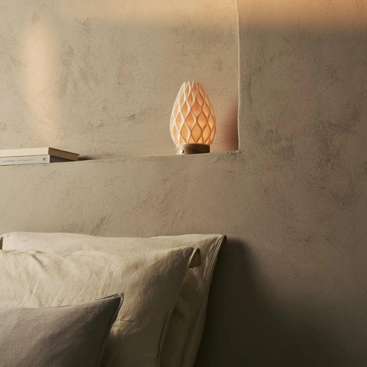 Vela lichtbruine draadloze tafellamp in 3D-geprinte porselein-oplaadbaar, dimbaar en tot 100 uur licht