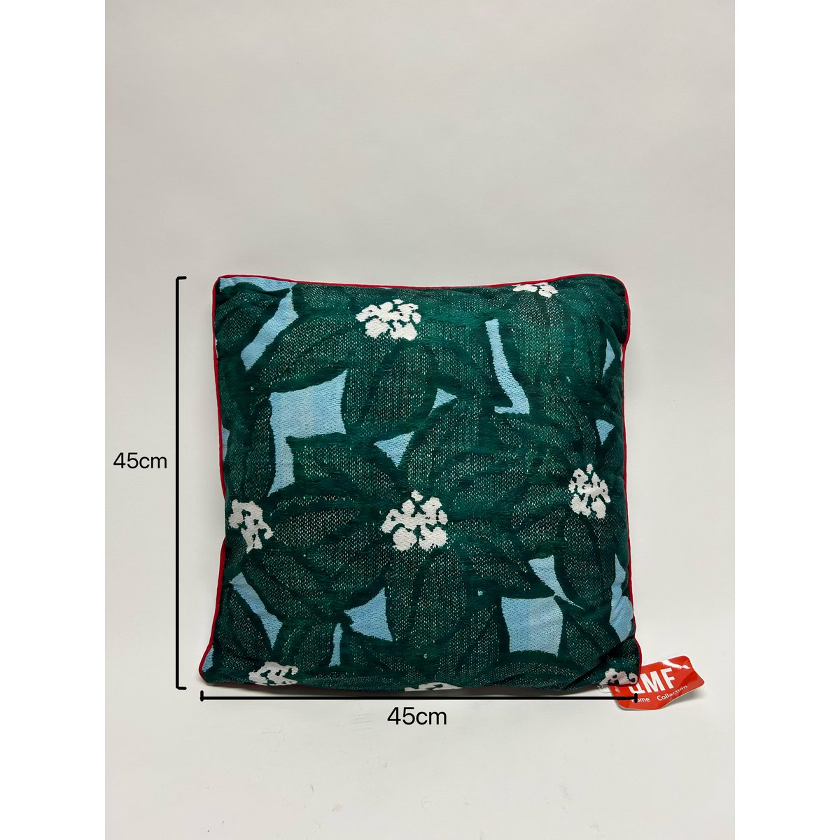 Sierkussen 45*45 De kussenhoes wordt geleverd met vulling en is voorzien van een ritssluiting.