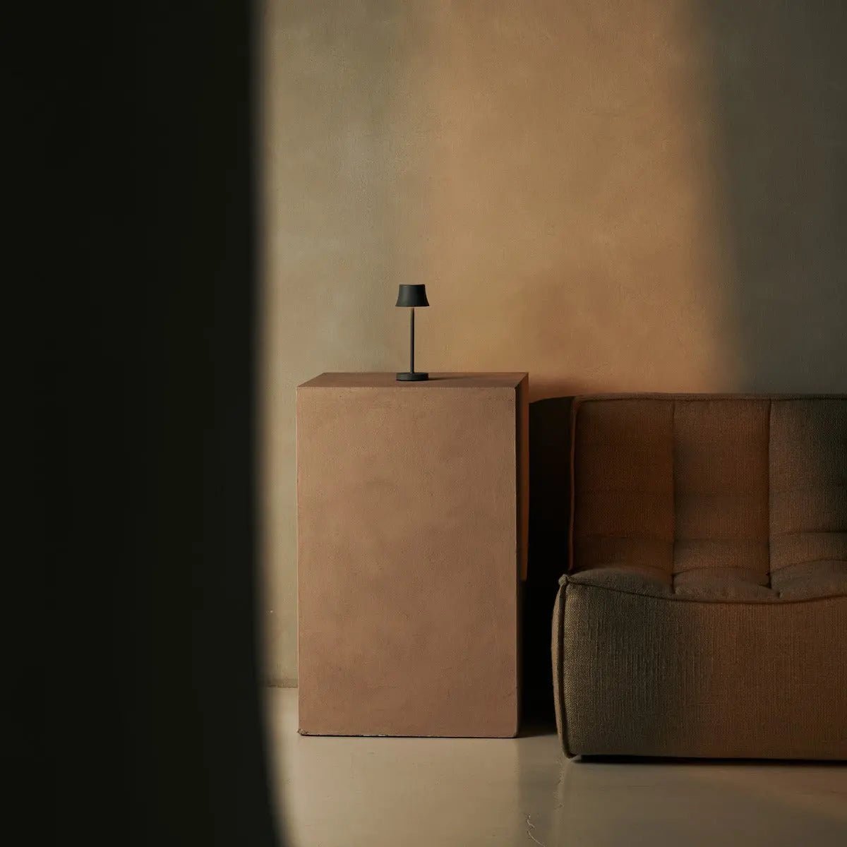 Combi Set Professional-8 X de Pijp Mini Mouse Gray oplaadbare tafellampen & 1 x Central Station draadloos laadstation met Qi-Technology