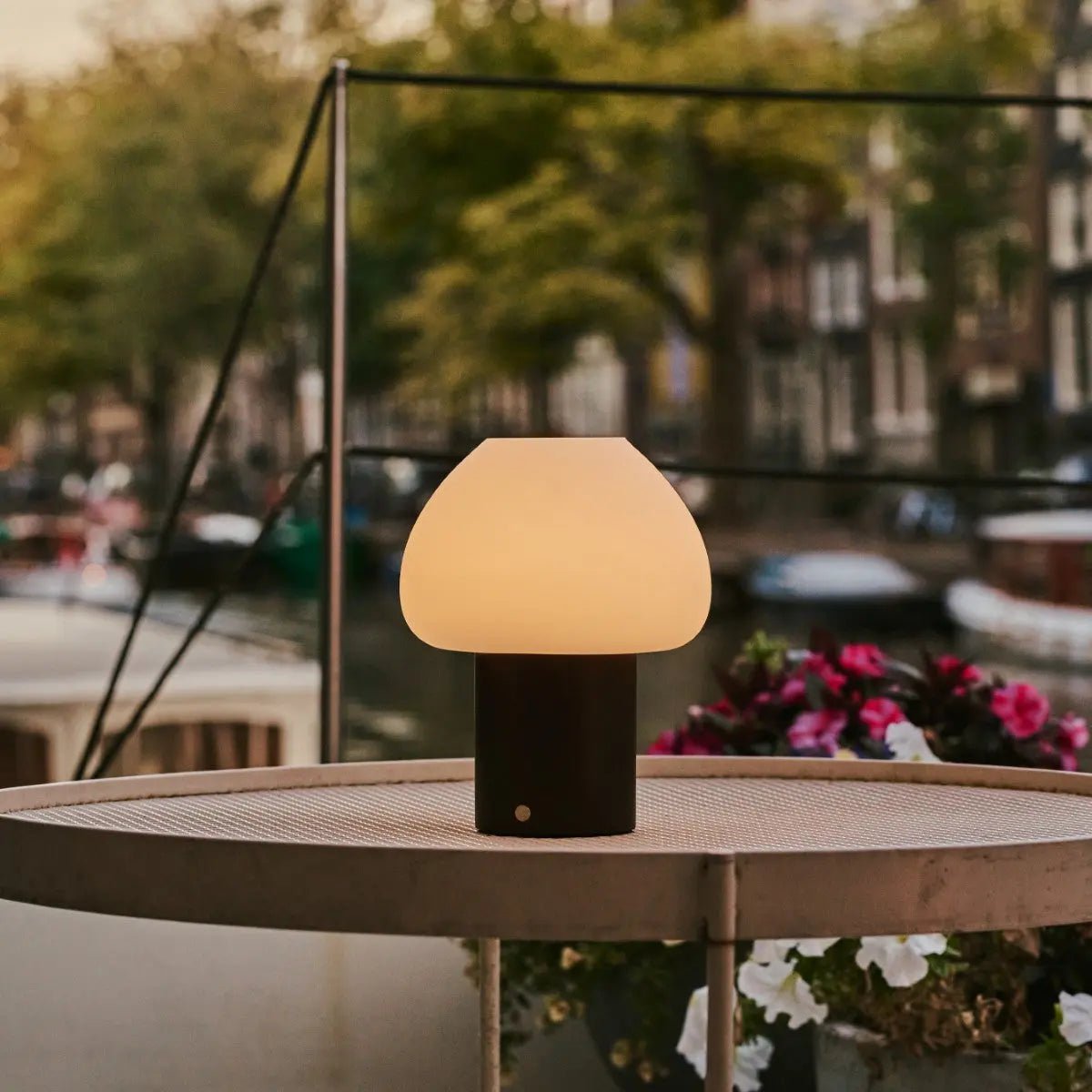 Fynn Donkerbruine Houten Lamp – Oplaadbaar & Dimbaar Licht