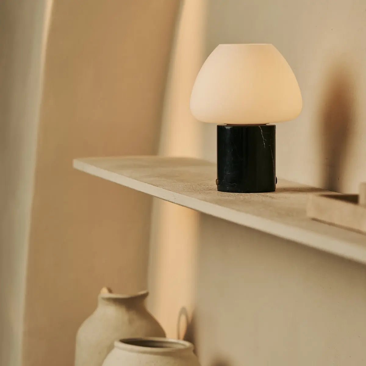 Ostade Black / Nero Marquina - Uniek oplaadbare marmeren tafellamp met 3 lichte kleuren en dimfunctie