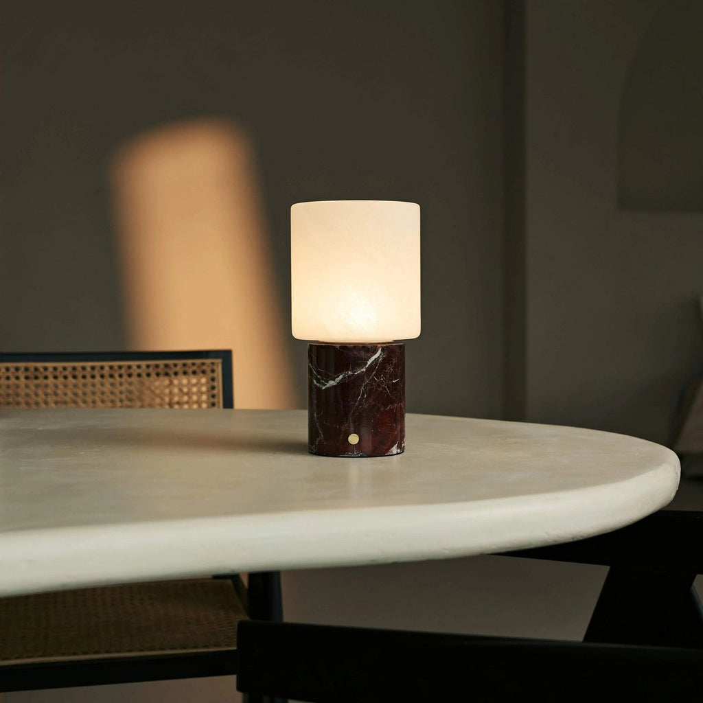 Cuyp Red / Rosso Levanto - Marmeren oplaadbare tafellamp - Draadloos, USB -oplaadbaar en maximaal 100 uur runtime