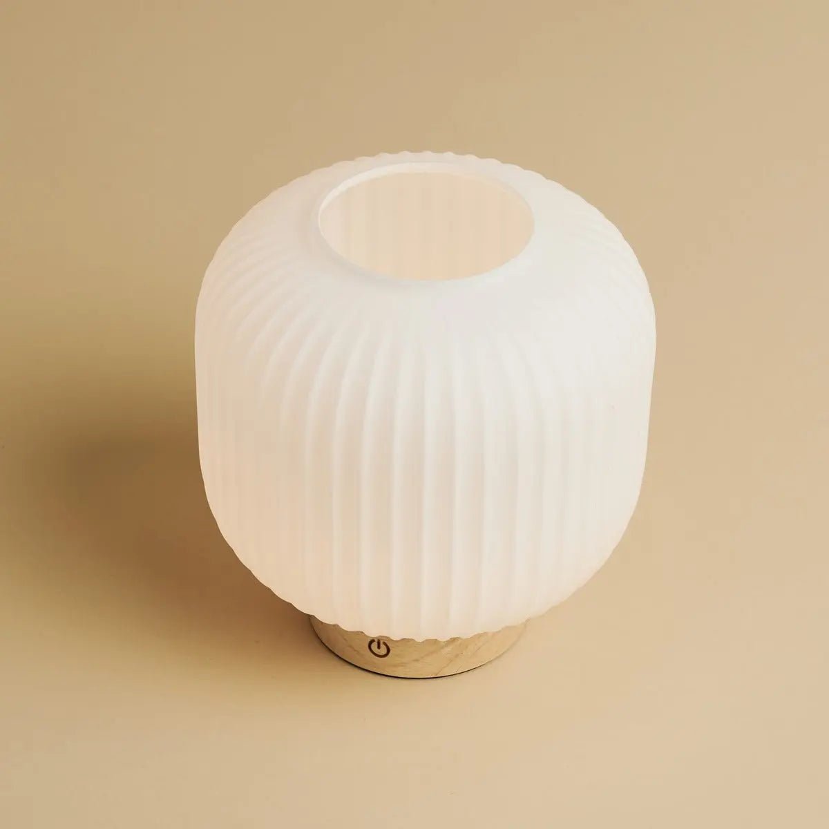 LYLA Unieke oplaadbare lamp - Frosted glas en houten basis, dimable, 3 lichte modi