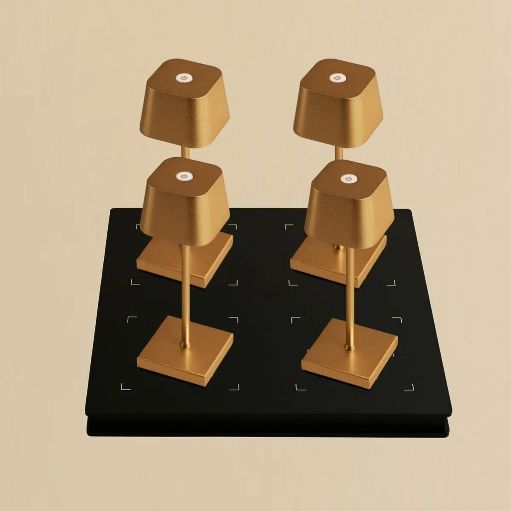 Combi Set Professional-4 x Sarphati Mini Gold Oplaadbare tafellampen & 1 x Amstel Wireless Lay Station met Qi-Technology