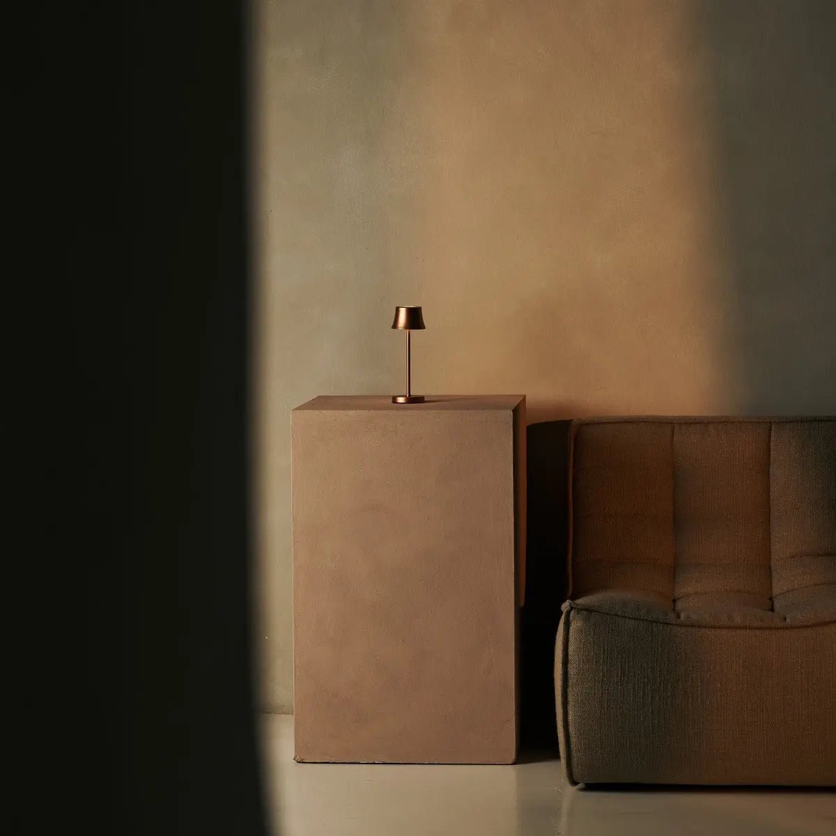 De Pijp Mini koper oplaadbare tafellamp - Draadloos opladen, dimbare lamp en 3 lichte kleuren