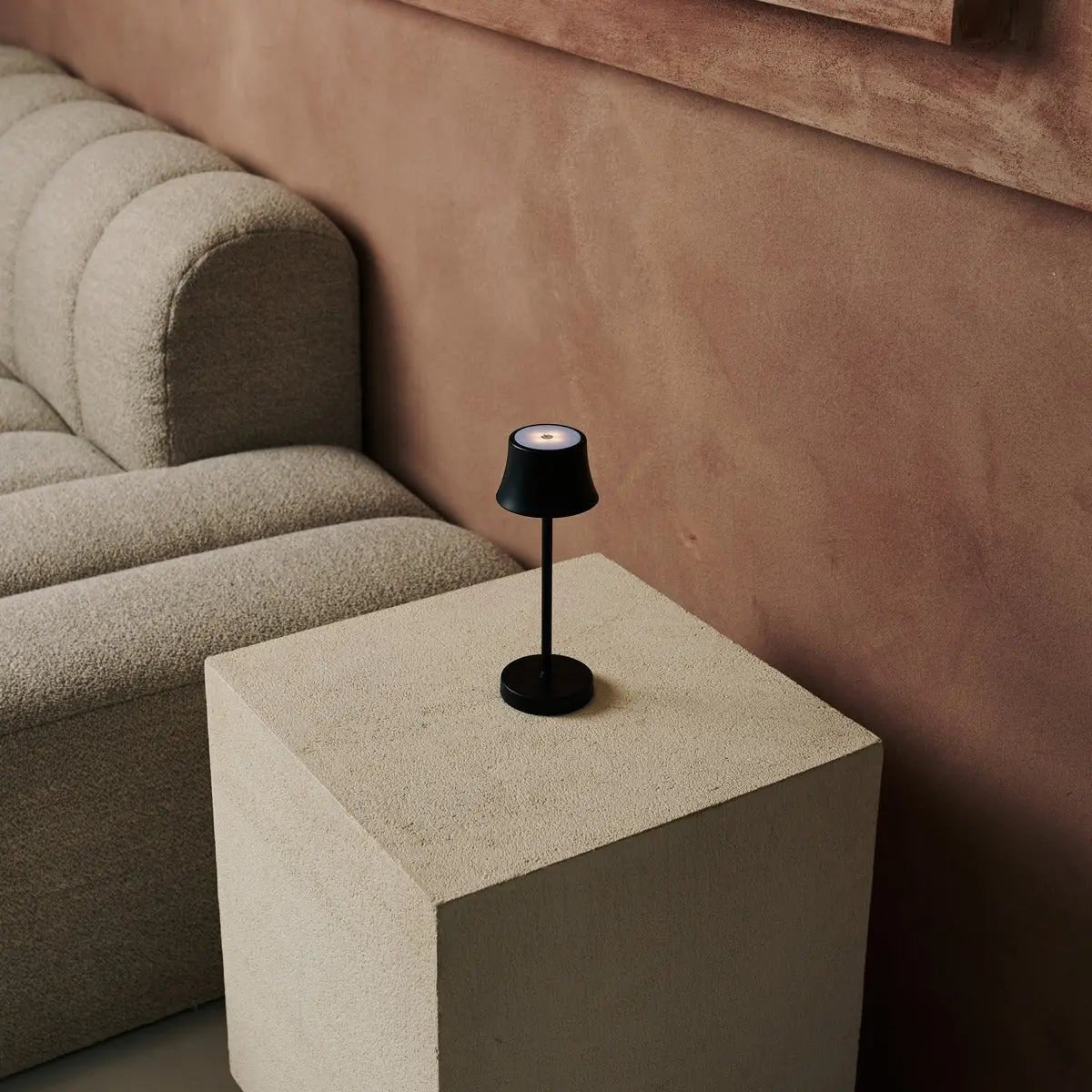 De pijp mini middernacht zwart oplaadbare tafellamp - draadloos opladen, dimbable lamp en 3 lichte kleuren