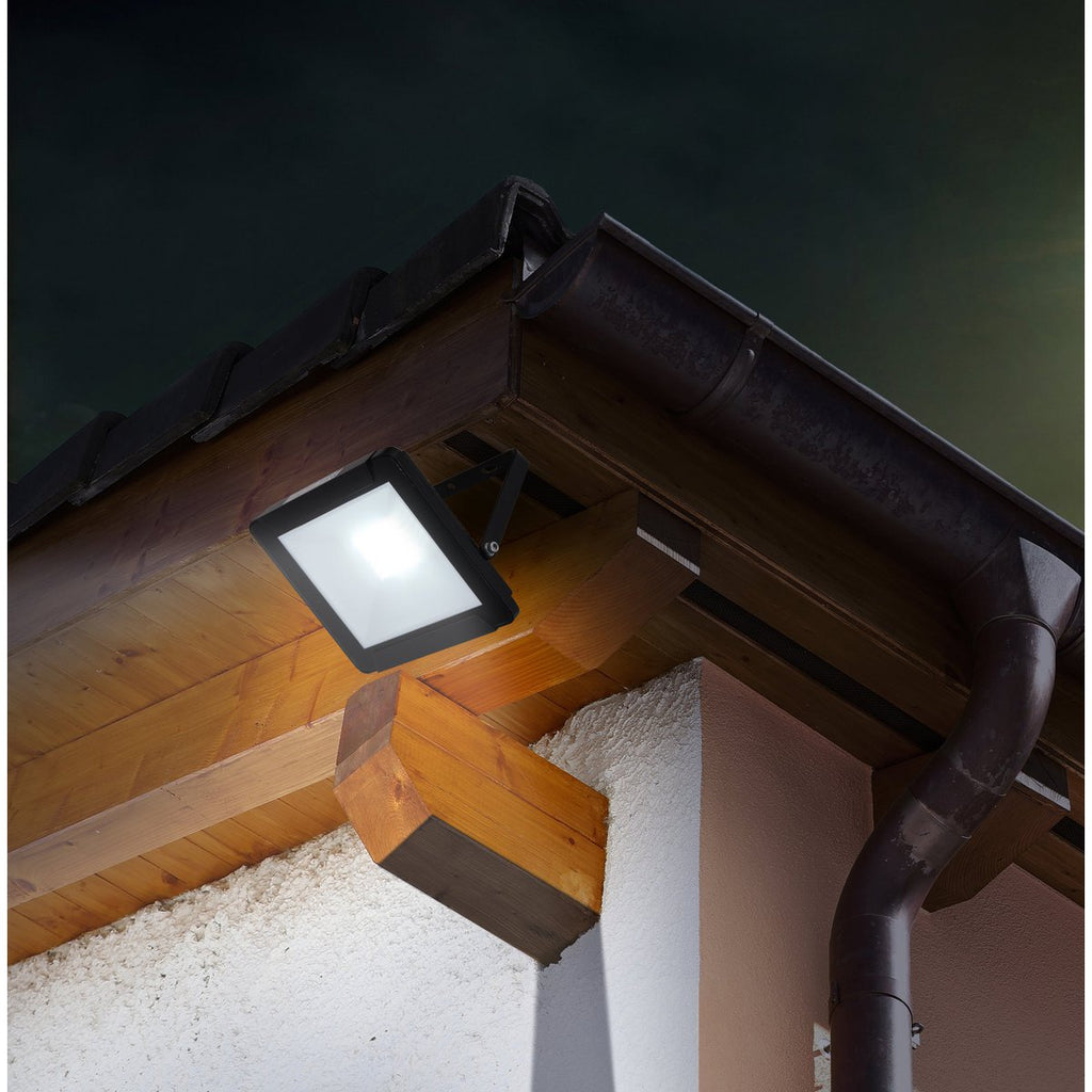 Liv · Houten buitenlamp — zwart