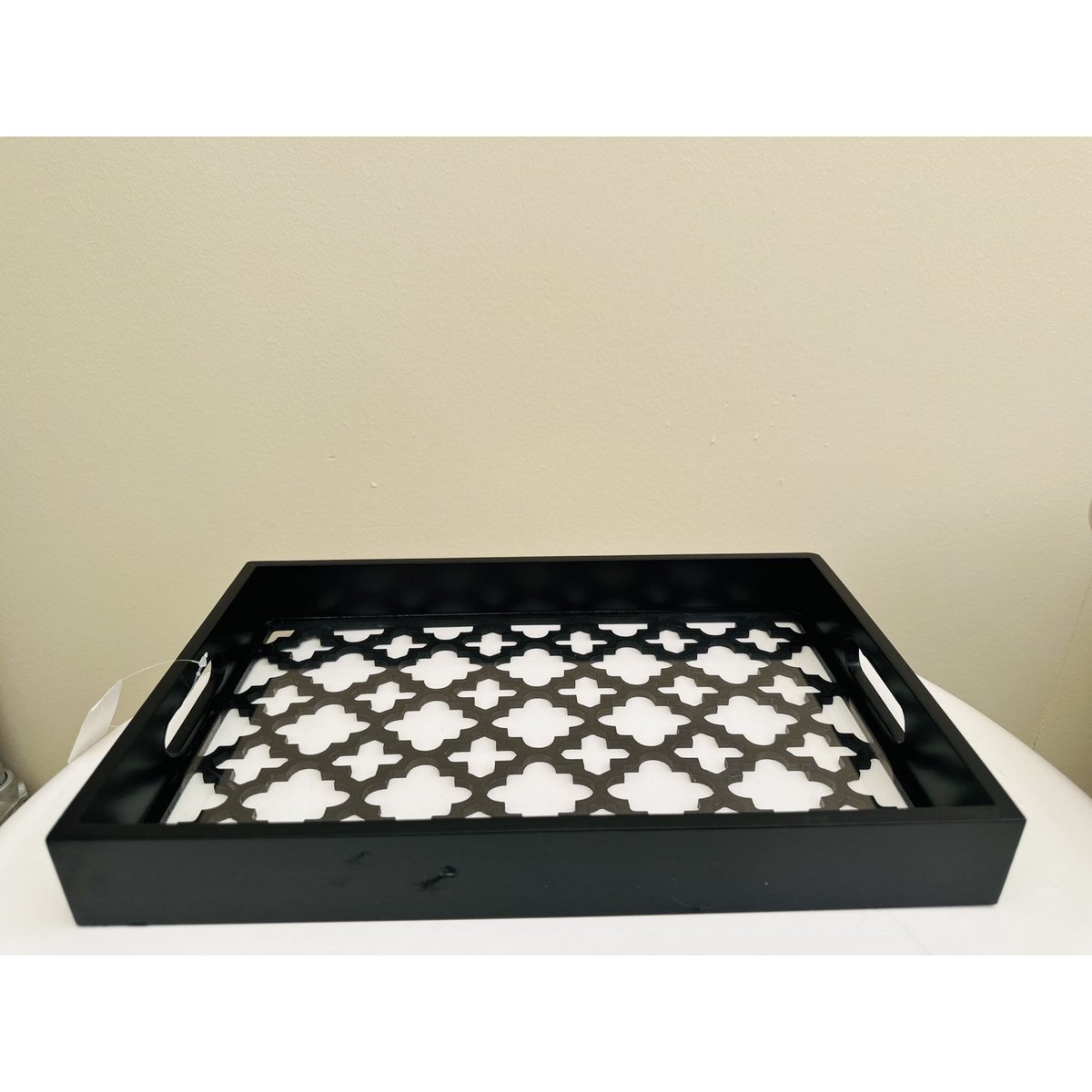 Zwart houten glazen dienblad