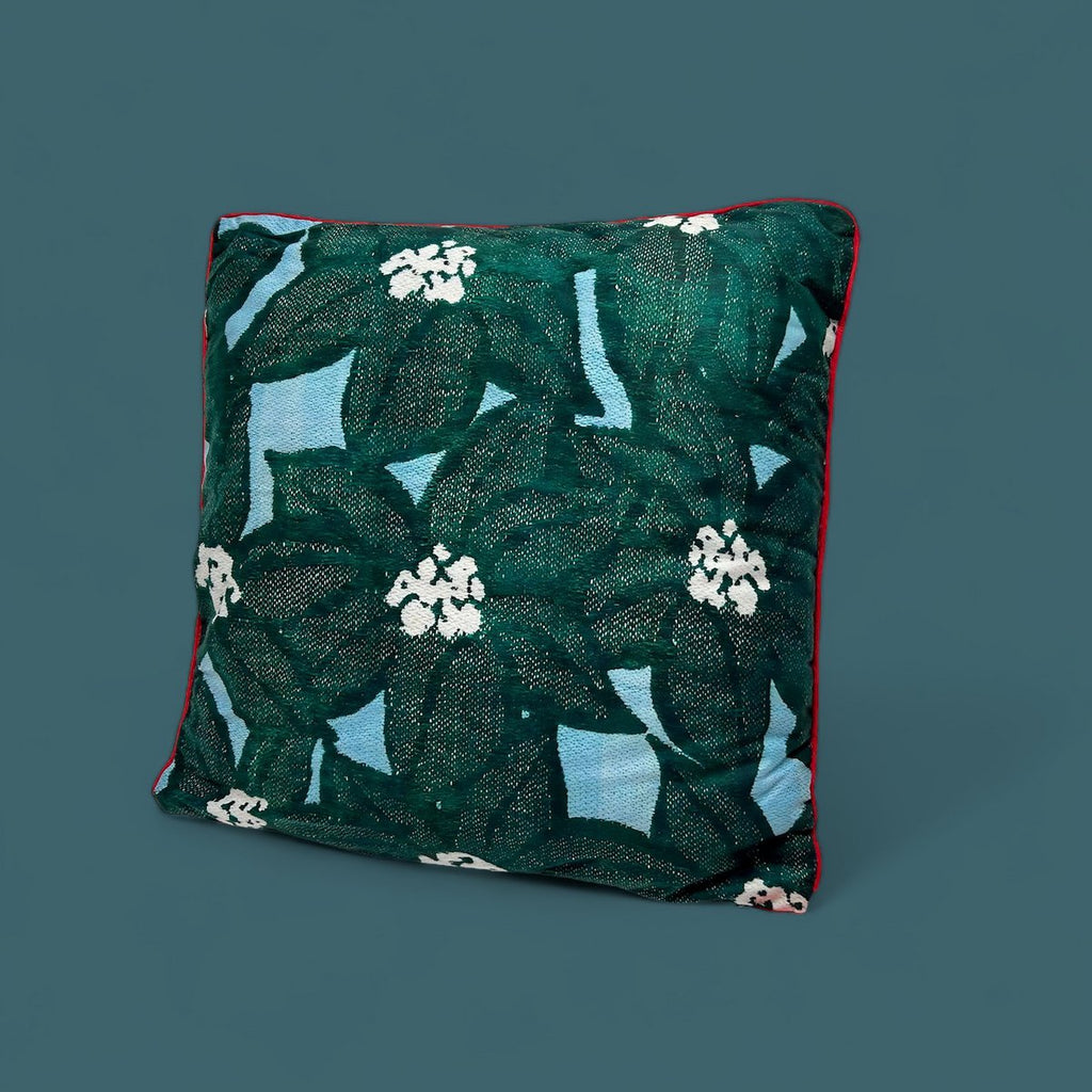 Sierkussen 45*45 De kussenhoes wordt geleverd met vulling en is voorzien van een ritssluiting.