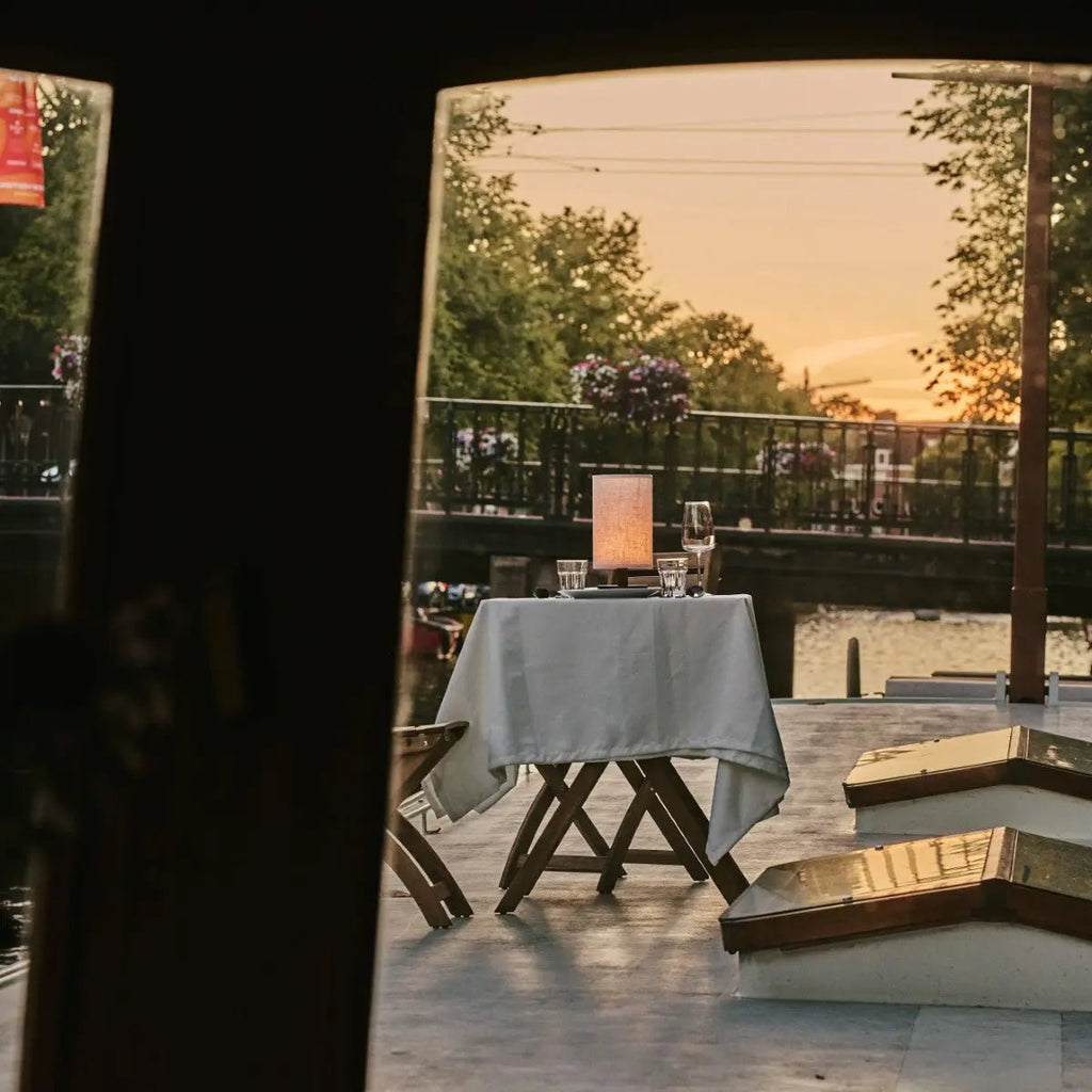 Ben donkerbruine houten tafellamp-oplaadbaar, dimbaar, USB-C aangedreven