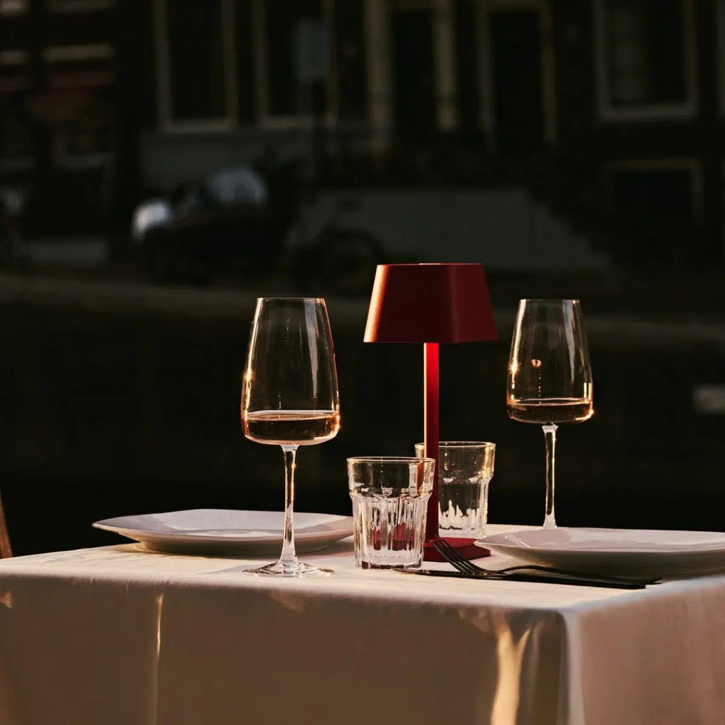 Ava Berry Red oplaadbare tafellamp | Stijlvol, draadloos lamp en dimbaar