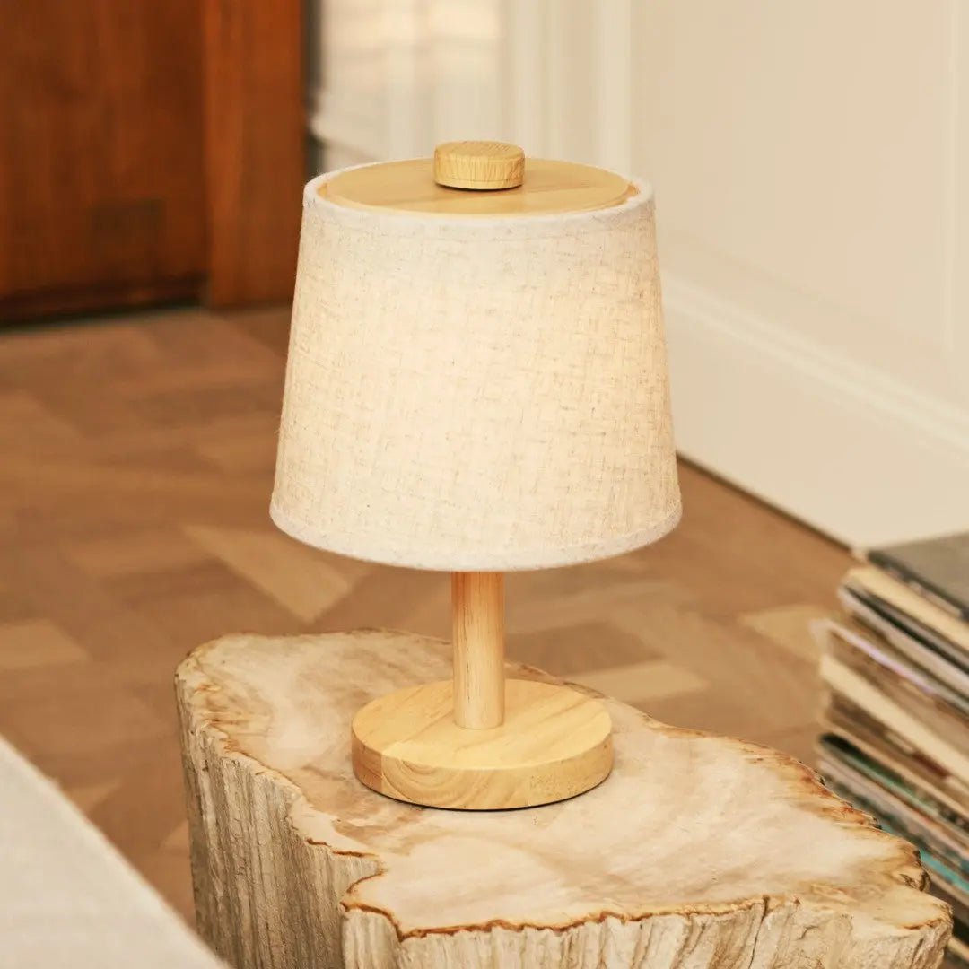 Rover Lichtbruine Houten Oplaadbare Lamp | Snoerloos, dimbaar met stoffen kap