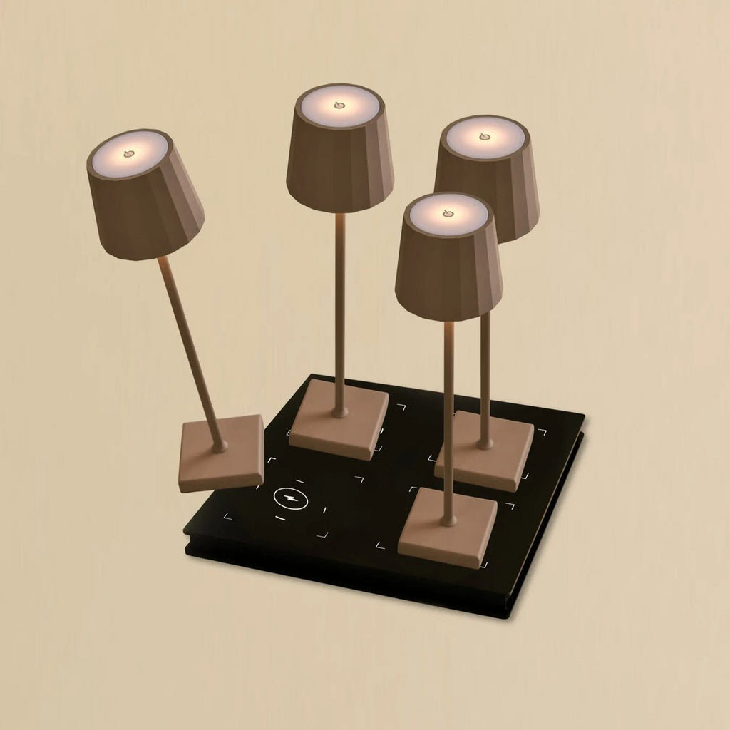 Combi Set Professional-4 X Wouter Koala Brown Oplaadbare tafellampen & 1 x Amstel Wireless Laying Station met Qi-Technology