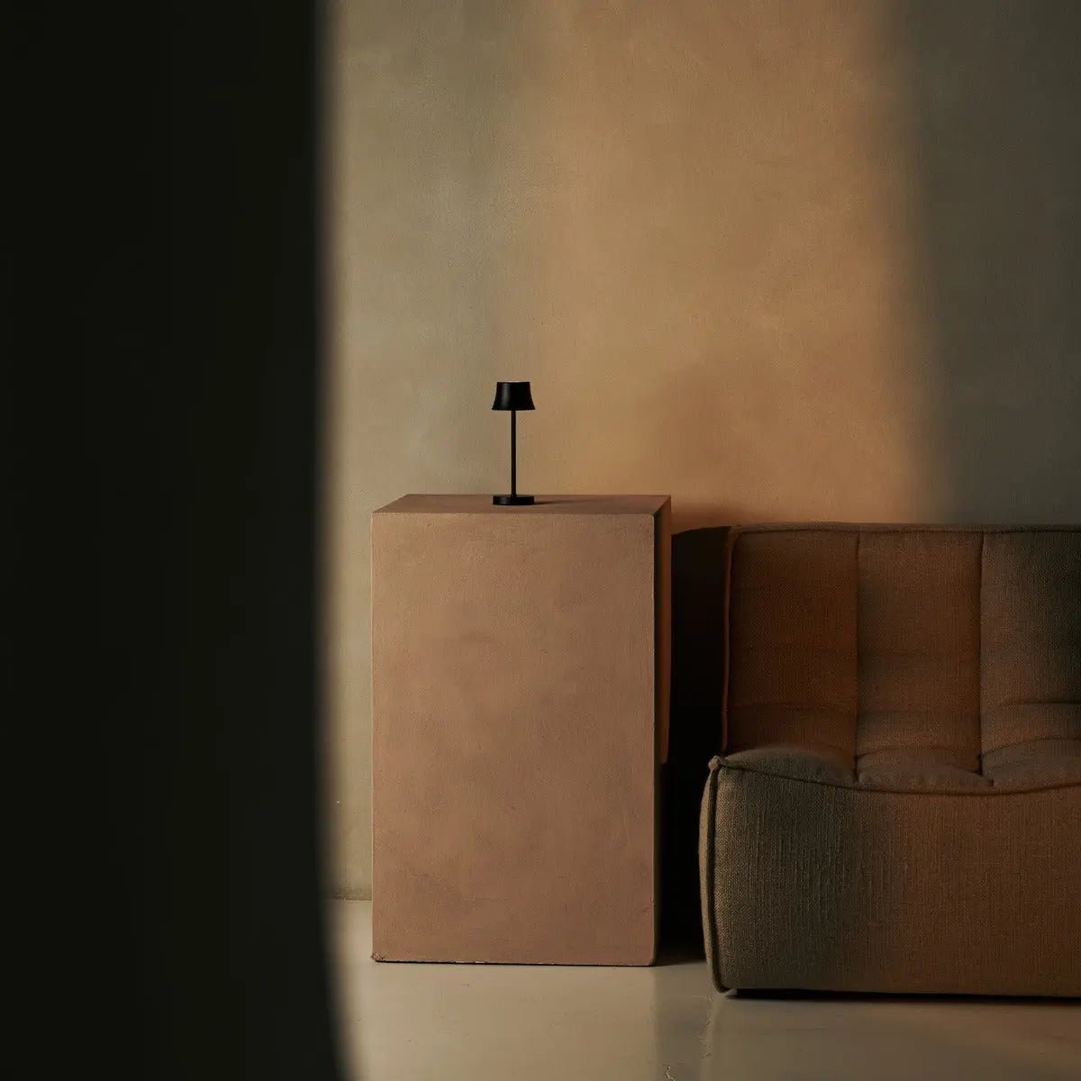 Combi Set Professional-4 X de Pijp Mini Midnight Black oplaadbare tafellampen & 1 x Amstel Wireless Laying Station met Qi-Technology