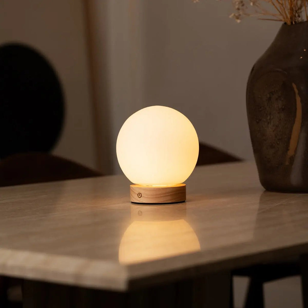 Flore lichtbruine houten lamp met glazen lamp - oplaadbaar en dimbaar draadloos licht