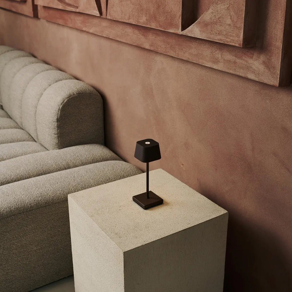 Sarphati Mini Mocha Bruin Draadloze tafellamp - Draadloos oplaadbaar via laadstation, dimbare lamp en 3 lichtmodi