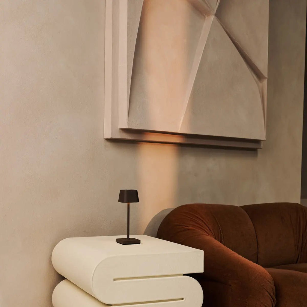 Sarphati Mini Mocha Bruin Draadloze tafellamp - Draadloos oplaadbaar via laadstation, dimbare lamp en 3 lichtmodi