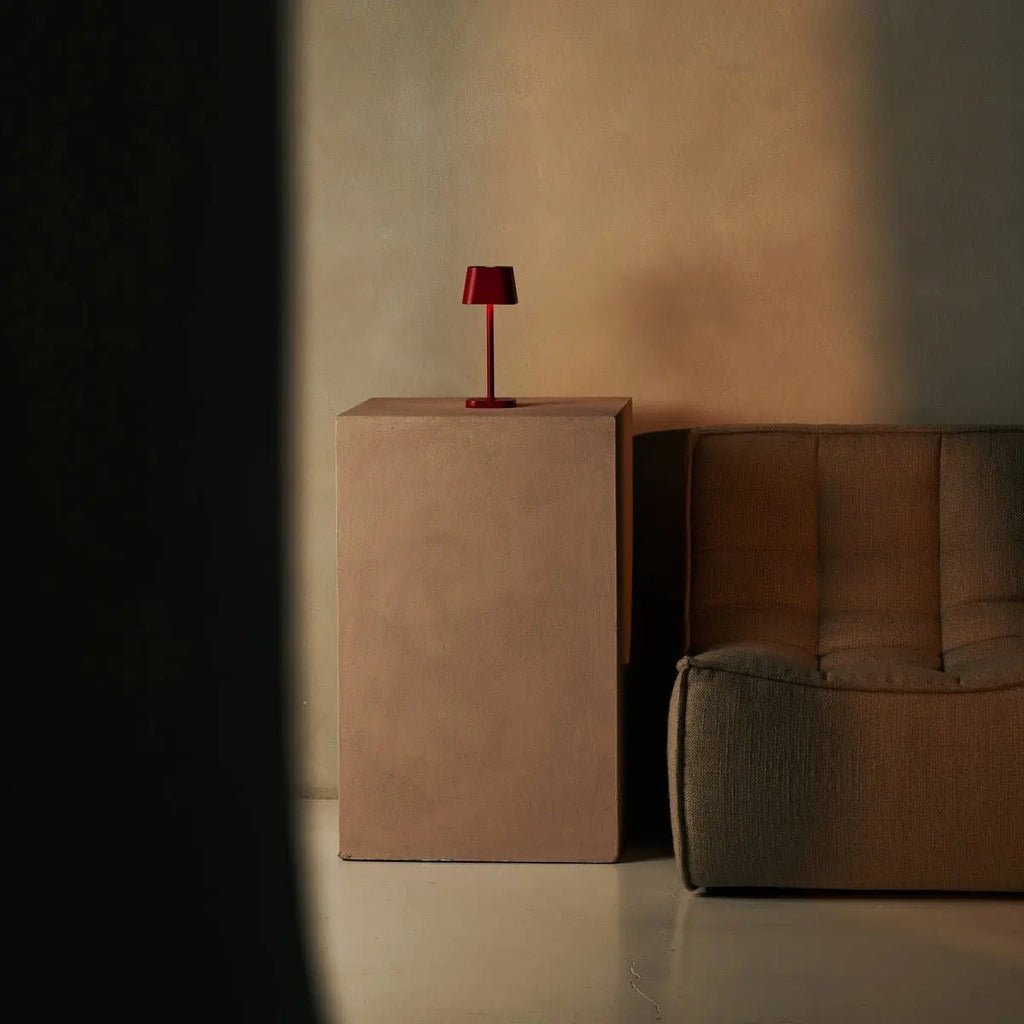 Ava Berry Red oplaadbare tafellamp | Stijlvol, draadloos lamp en dimbaar