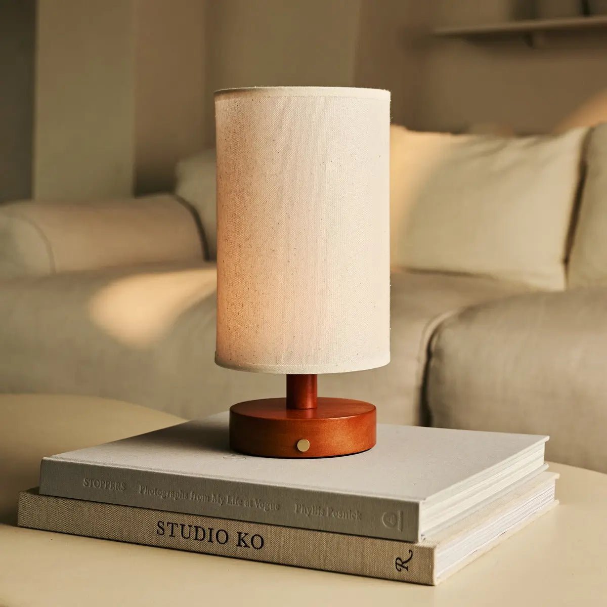 Ben Kastanjebruine houten tafellamp – Oplaadbaar, dimbaar, USB-C-voeding