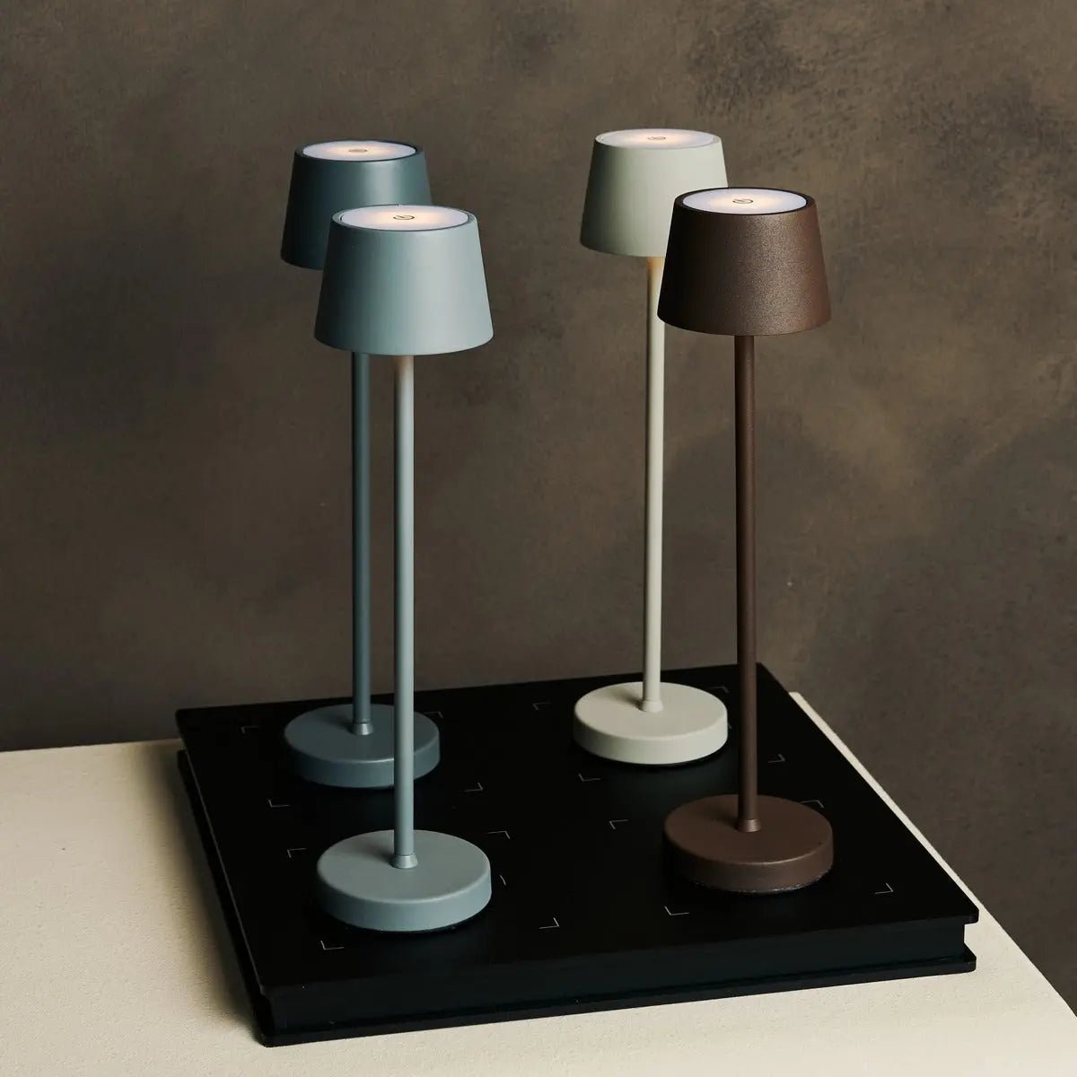 Vondel Mini Stone Gray Oplaadbare en draadloze lamp perfect voor horeca -industrie - draadloos oplaadbaar via laadstation