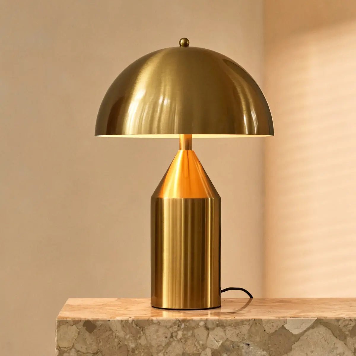 Otto Gold Dressoir Lamp – Stijlvolle metalen tafellamp voor elke kamer
