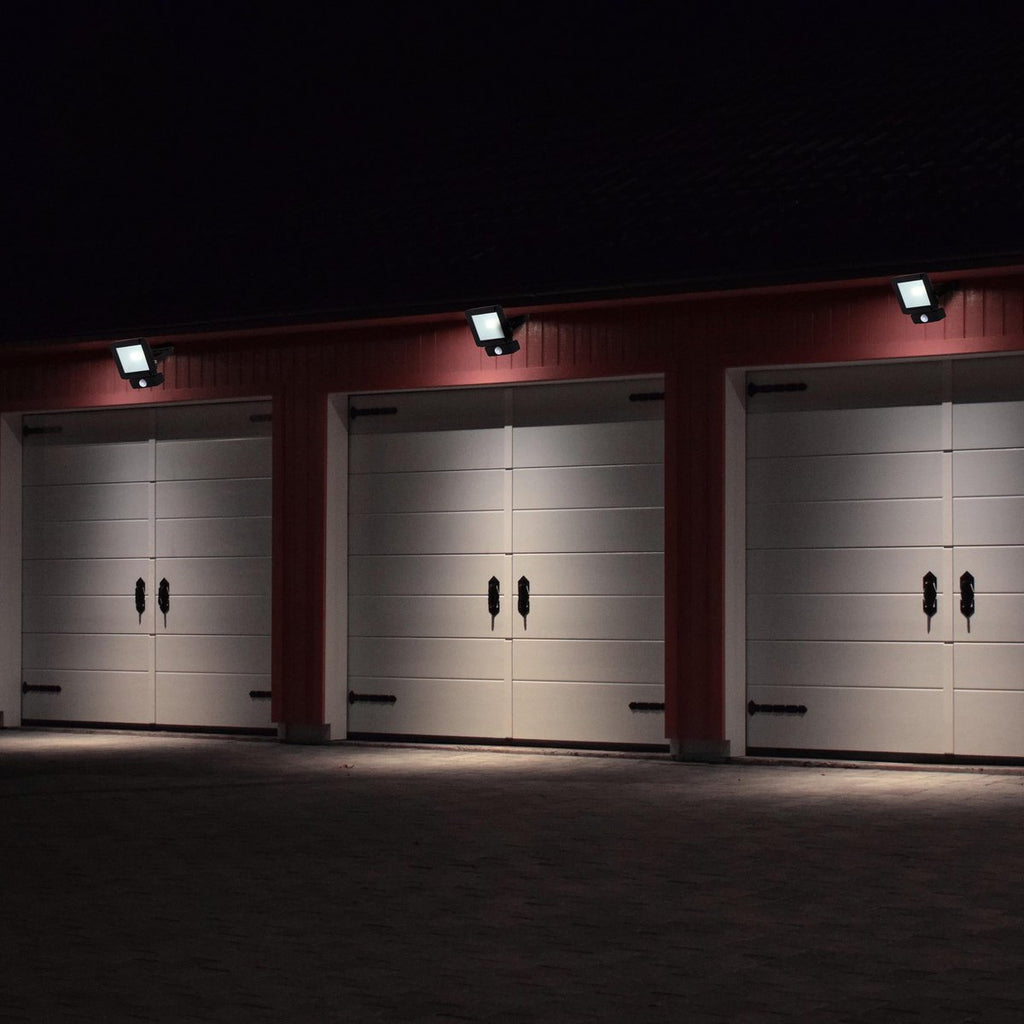 Liv · Houten buitenlamp — zwart