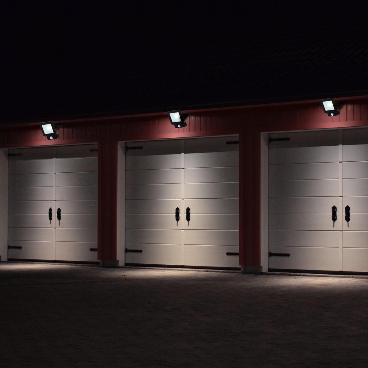 Liv · Houten buitenlamp — zwart
