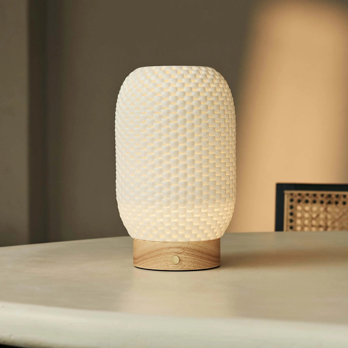 Aurora lichtbruine draadloze tafellamp in 3D-geprinte porselein-oplaadbaar, dimbaar en tot 100 uur licht