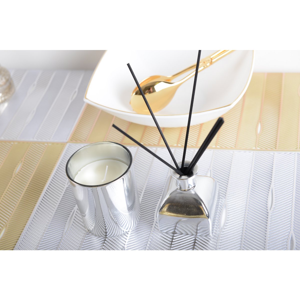 Freesia kaarsen en zilveren zilveren zilveren parfum zilver