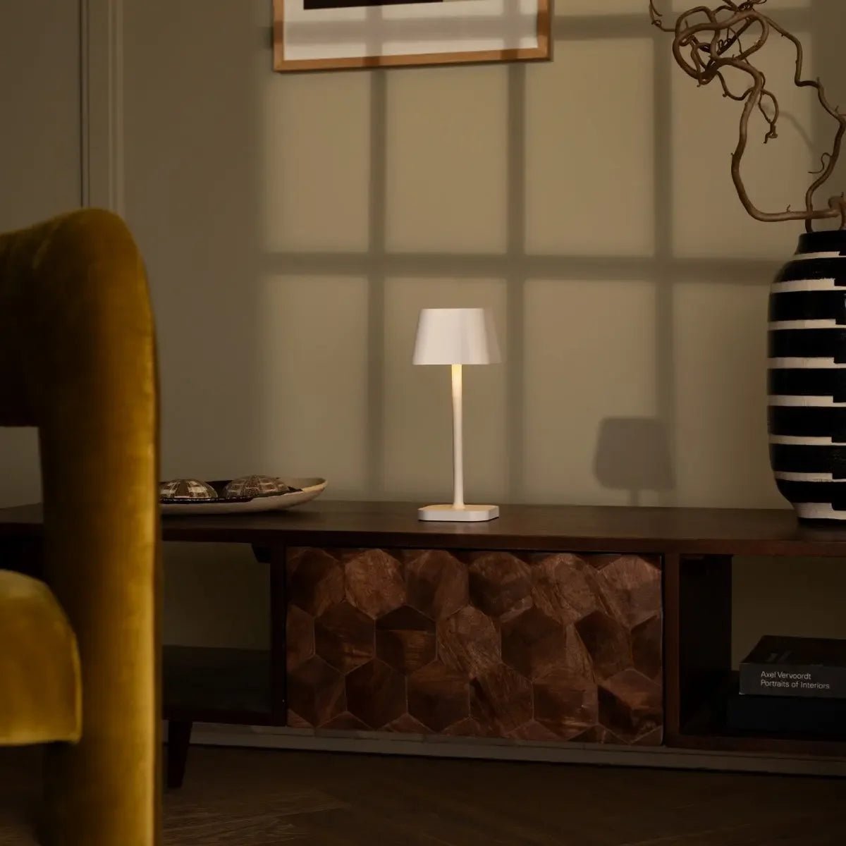 Ava witte oplaadbare tafellamp – stijlvolle, draadloze en dimbare verlichting