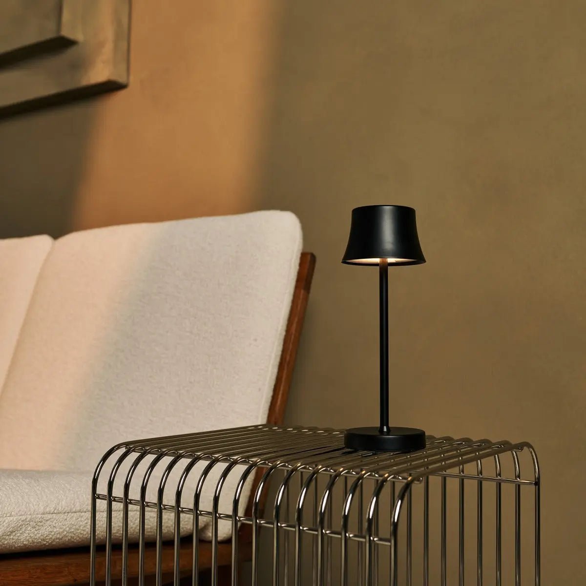 Combi Set Professional-4 X de Pijp Mini Midnight Black oplaadbare tafellampen & 1 x Amstel Wireless Laying Station met Qi-Technology