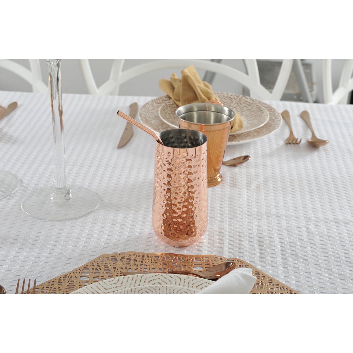 Cocktailglas met koperen rietje