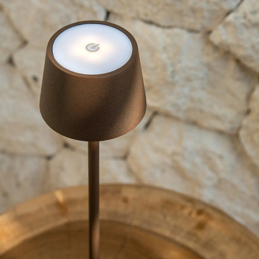 Vondel Mocha Brown oplaadbare en draadloze lamp perfect voor horeca -industrie - draadloos oplaadbaar via laadstation