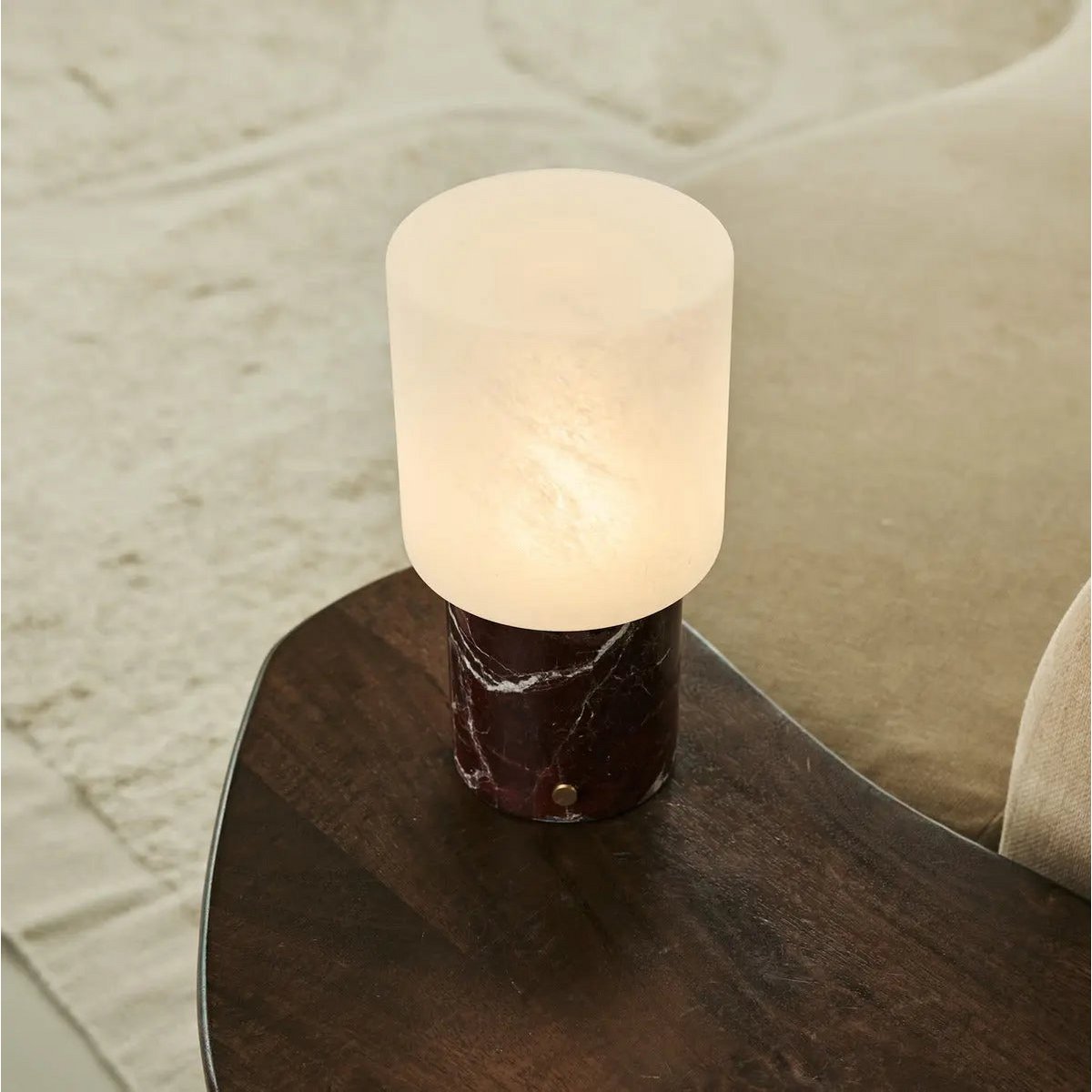 Cuyp Red / Rosso Levanto - Marmeren oplaadbare tafellamp - Draadloos, USB -oplaadbaar en maximaal 100 uur runtime